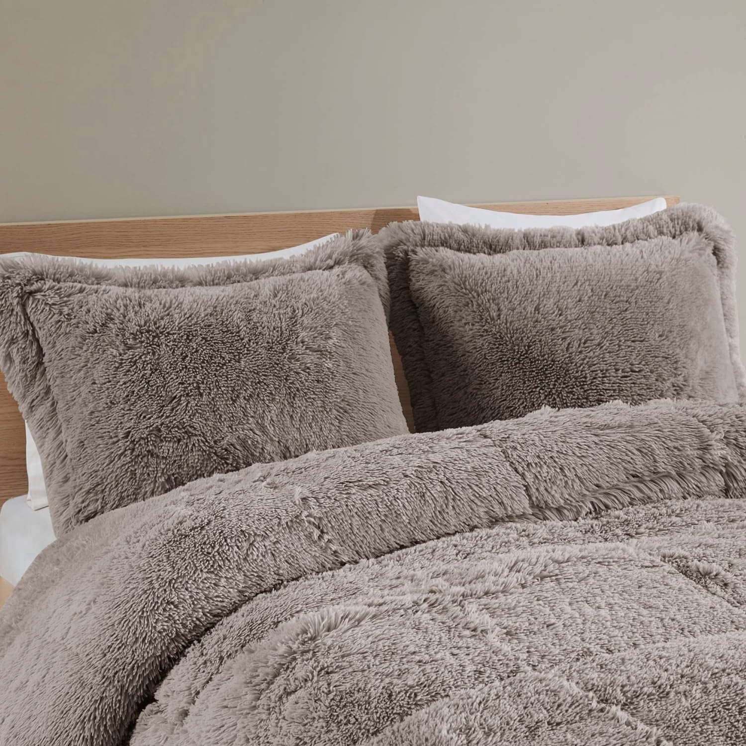 Malea Shaggy Comforter Set, Long Faux Fur Cozy down Alternative, Modern Casual Ultra Soft All Season Fluffy Bedding with Matching Sham, King/Cal King, Grey 3 Piece