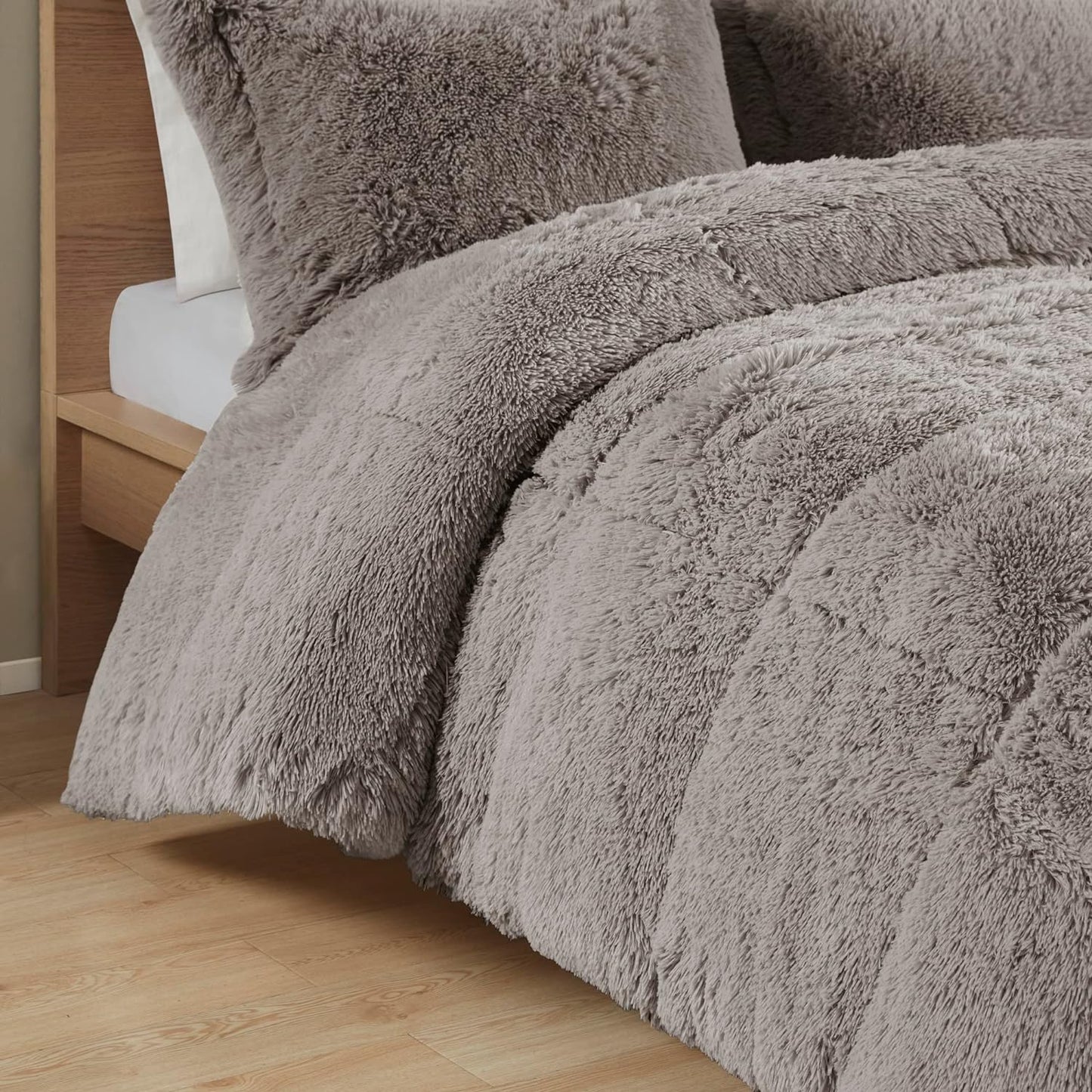 Malea Shaggy Comforter Set, Long Faux Fur Cozy down Alternative, Modern Casual Ultra Soft All Season Fluffy Bedding with Matching Sham, King/Cal King, Grey 3 Piece